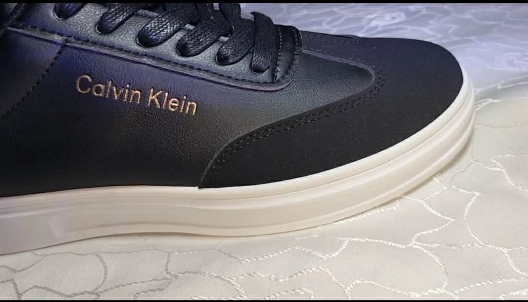 حداء Calvin Klein رجالي تصميم راقي وراحة عالية